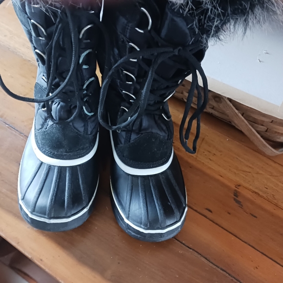 Sorel Snow/Rain Boots - Picture 3 of 9